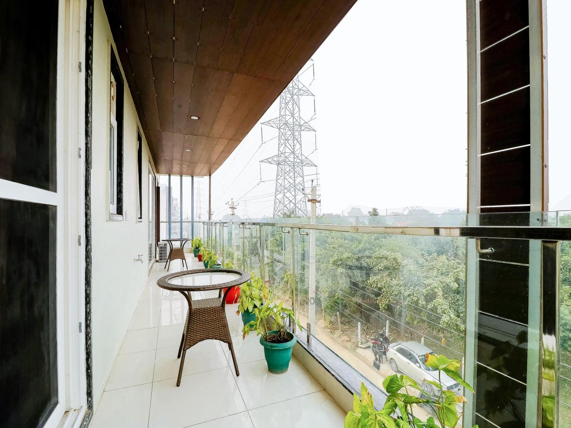 Treebo Rejoice 52 - 3Km From Huda City Metro Station Badshahpur Exterior foto